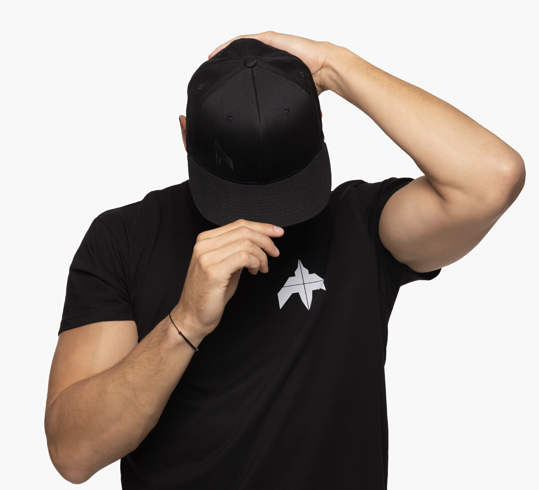 Cap_Archon_Black_Lifestyle_F